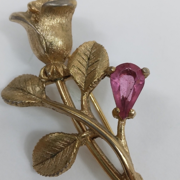 Vintage AVON gold tone rose flower Pink rhinestone brooch Mom gift rosebud pin - Picture 3 of 6